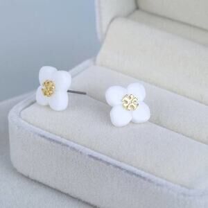 NWOT Tory Burch Gold Logo White Enamel Flower Stud Earrings